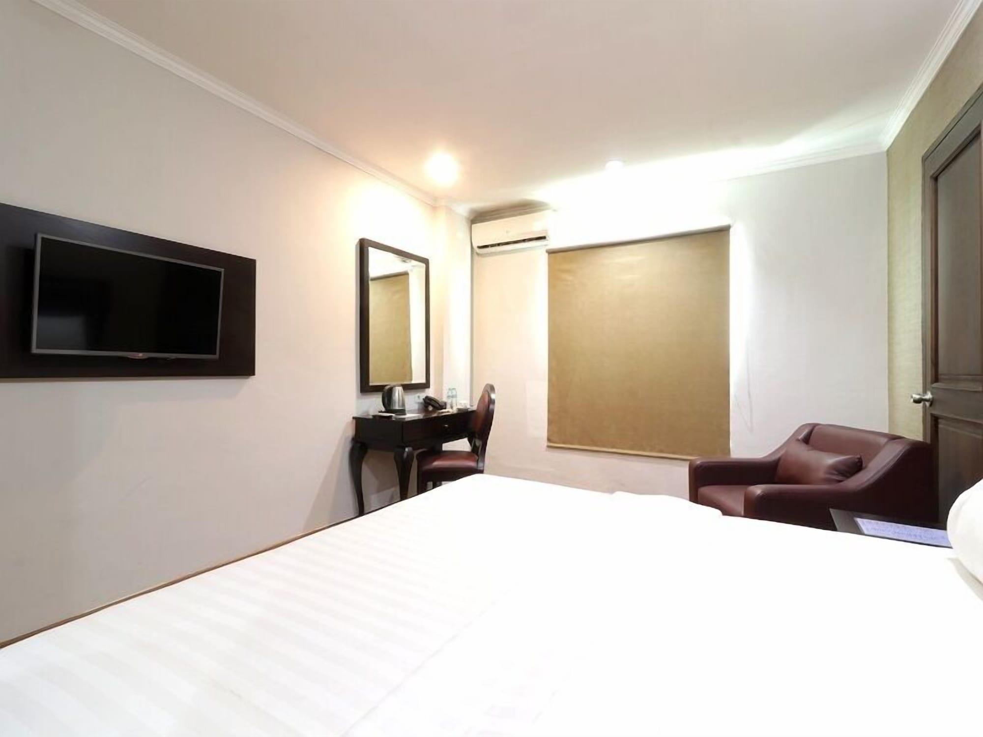 P Hotel Jakarta Exterior foto