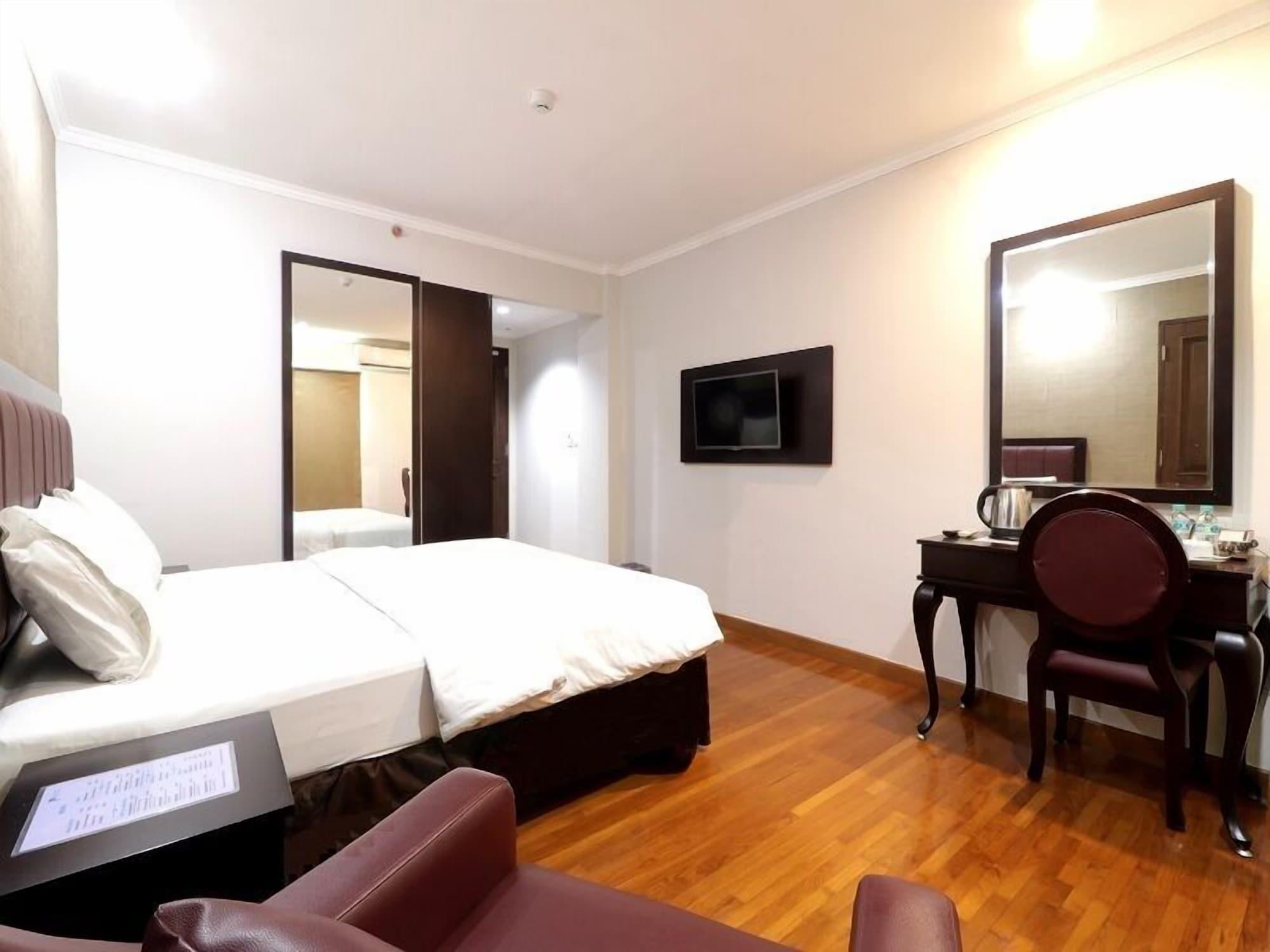 P Hotel Jakarta Exterior foto
